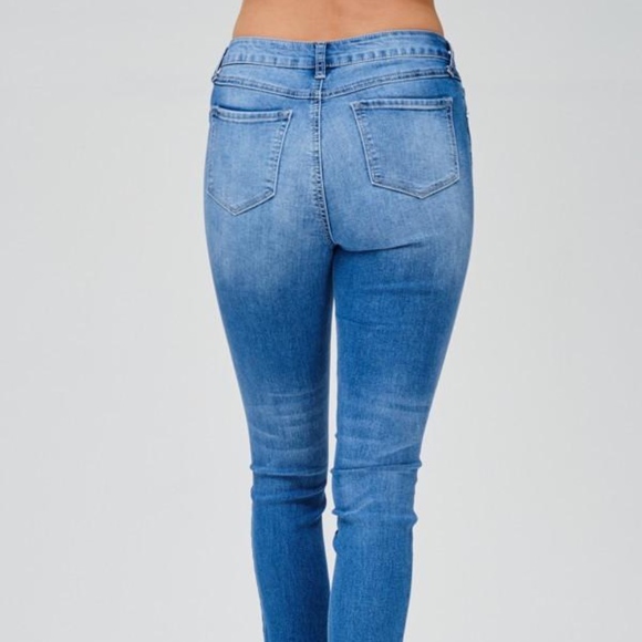 Fringe Frayed Cropped Jeans - Picture 2 of 5